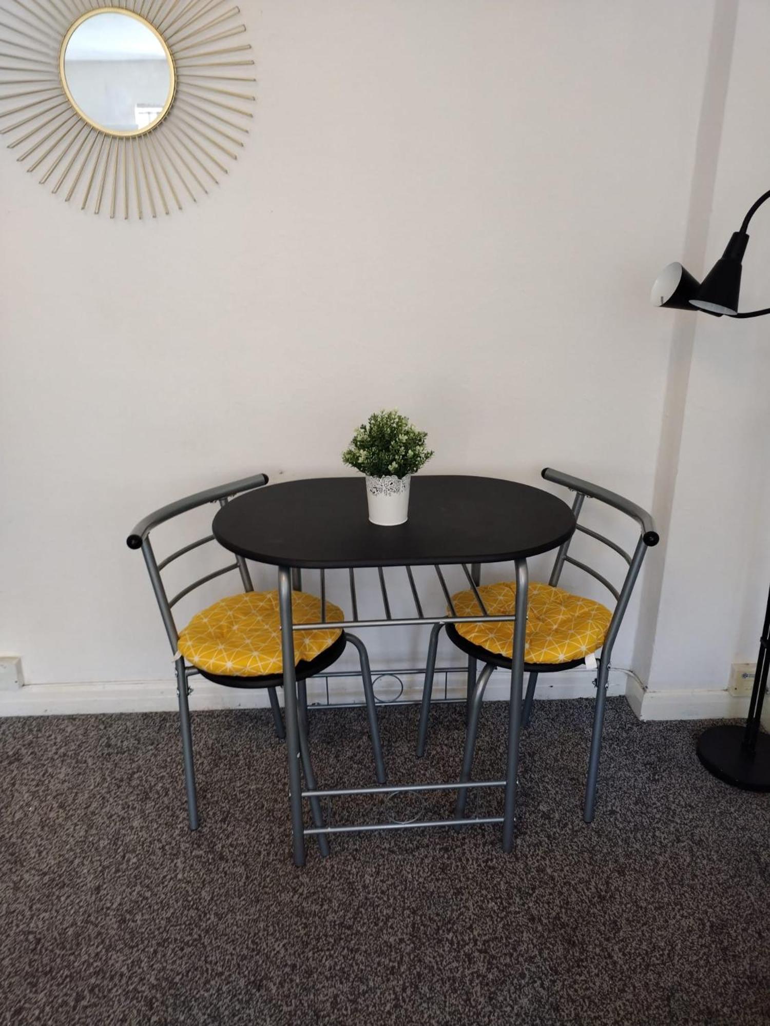 White House Apartment, Near Broadway Plaza, 2 Bedroom Sleeps 6, Free Wifi, Netflix Apartment *