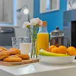 White House Apartment, Near Broadway Plaza, 2 Bedroom Sleeps 6, Free Wifi, Netflix