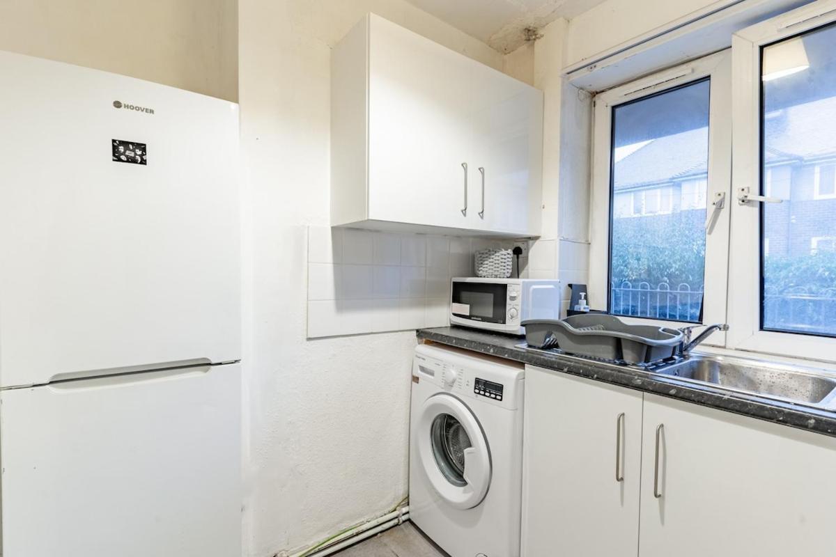 White House Apartment, Near Broadway Plaza, 2 Bedroom Sleeps 6, Free Wifi, Netflix * Birmingham