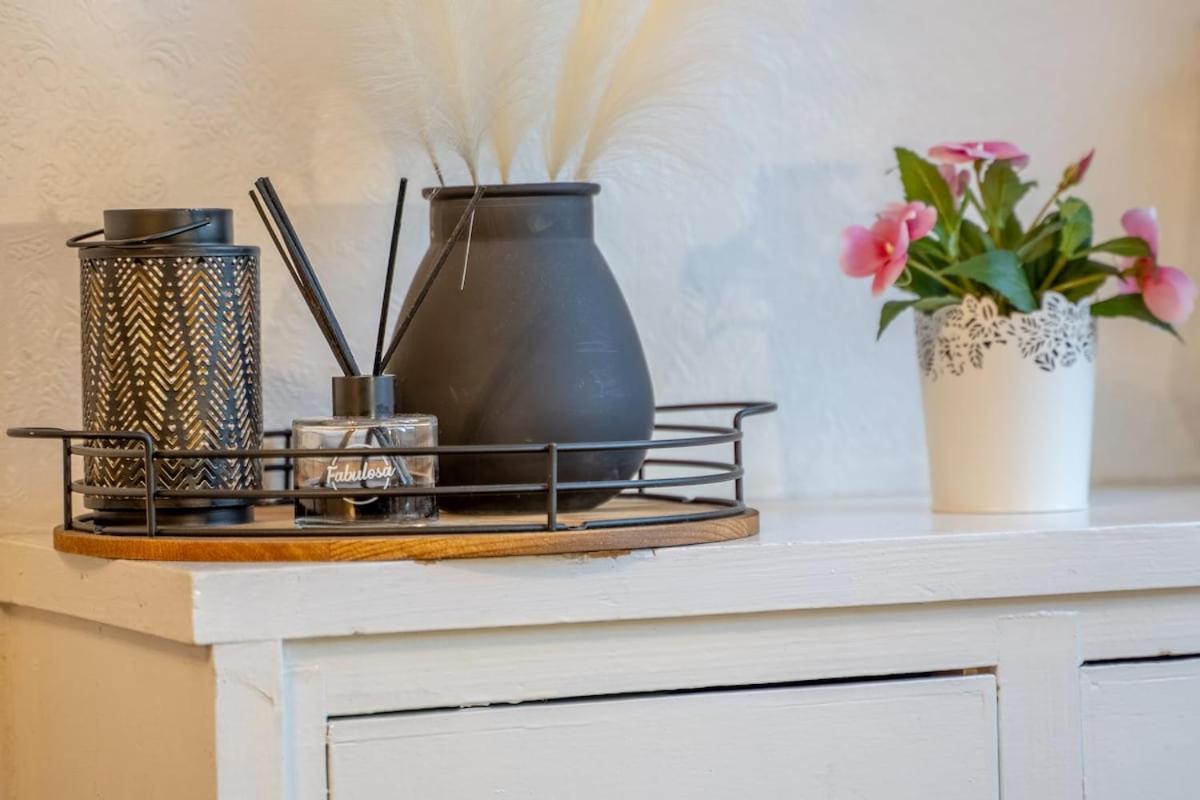 White House Apartment, Near Broadway Plaza, 2 Bedroom Sleeps 6, Free Wifi, Netflix Birmingham