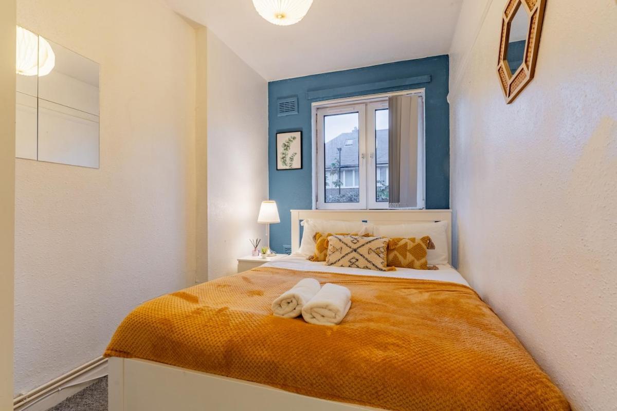 White House Apartment, Near Broadway Plaza, 2 Bedroom Sleeps 6, Free Wifi, Netflix Apartment Birmingham