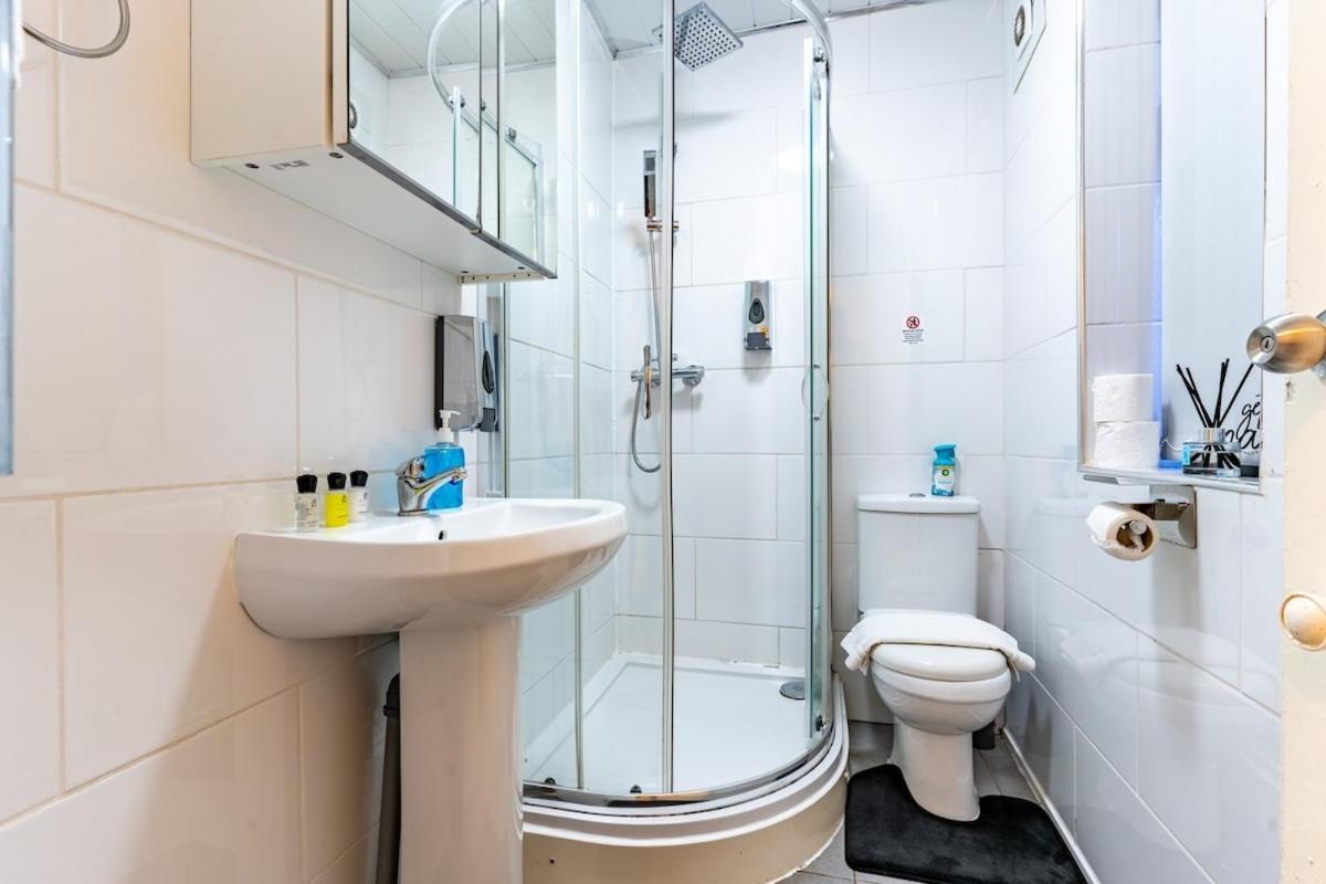 White House Apartment, Near Broadway Plaza, 2 Bedroom Sleeps 6, Free Wifi, Netflix
