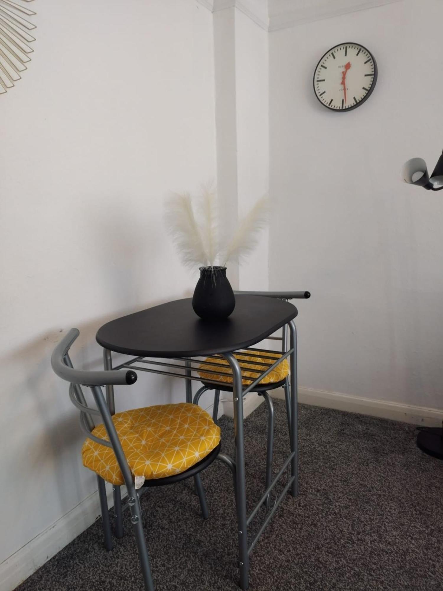 White House Apartment, Near Broadway Plaza, 2 Bedroom Sleeps 6, Free Wifi, Netflix * Birmingham