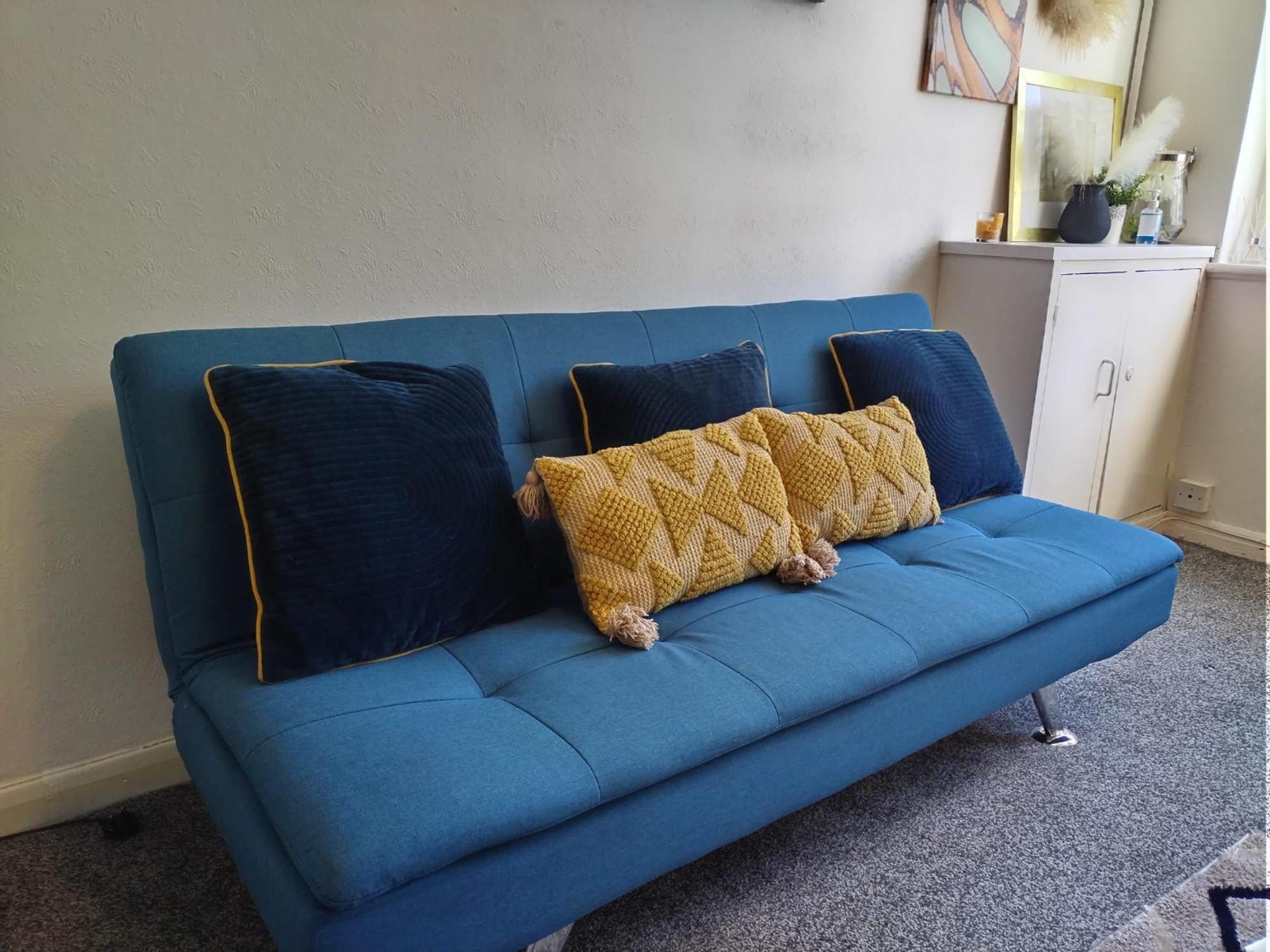 White House Apartment, Near Broadway Plaza, 2 Bedroom Sleeps 6, Free Wifi, Netflix Apartment Birmingham